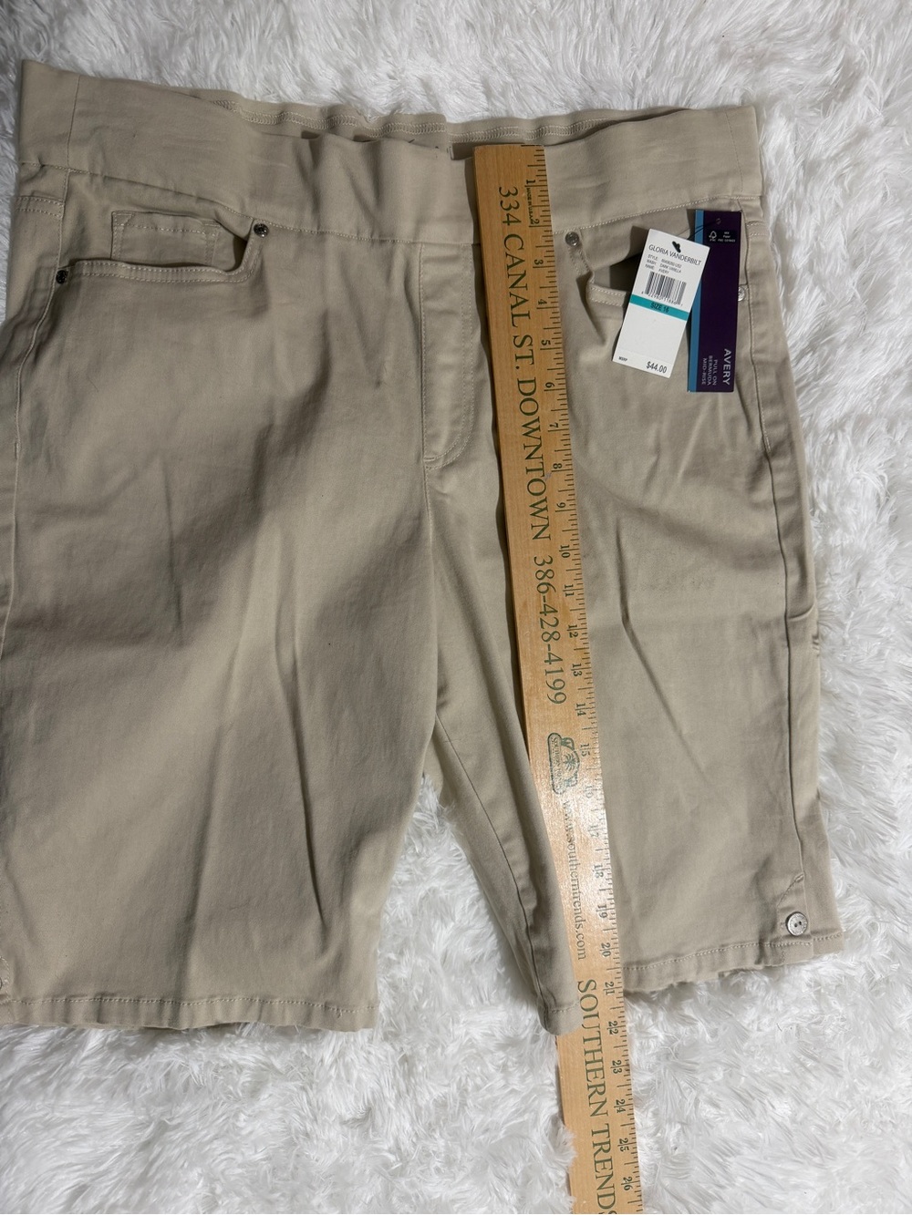 Gloria Vanderbilt women’s Light Beige Flat Front Casual Shorts